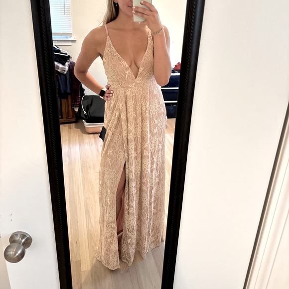 NWT lulus Maxi lace dress - Picture 4 of 4